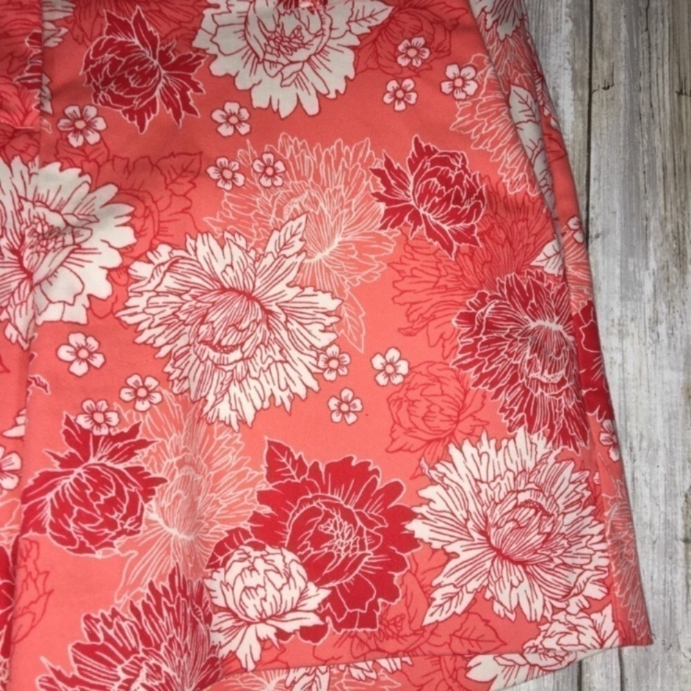 Isaac Mizrahi Peony Floral Midi Shorts - Picture 4 of 7